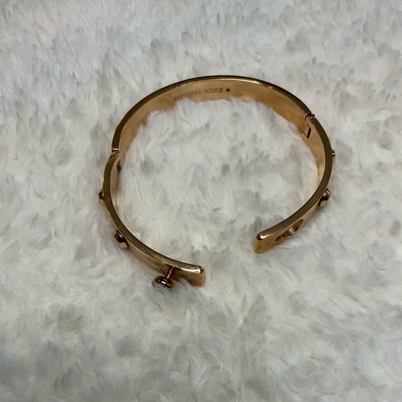 🔥Michael Kors Gold Bracelet with faux 💎 - Picture 4 of 10